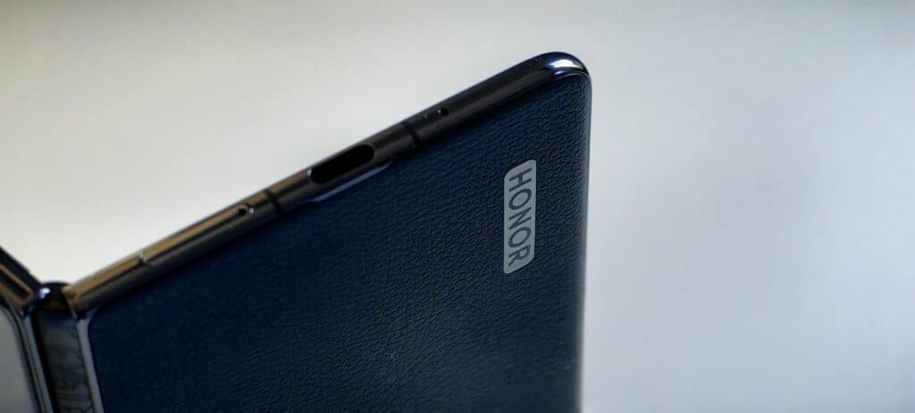 Honor Magic V2 – най-тънкият в своя клас