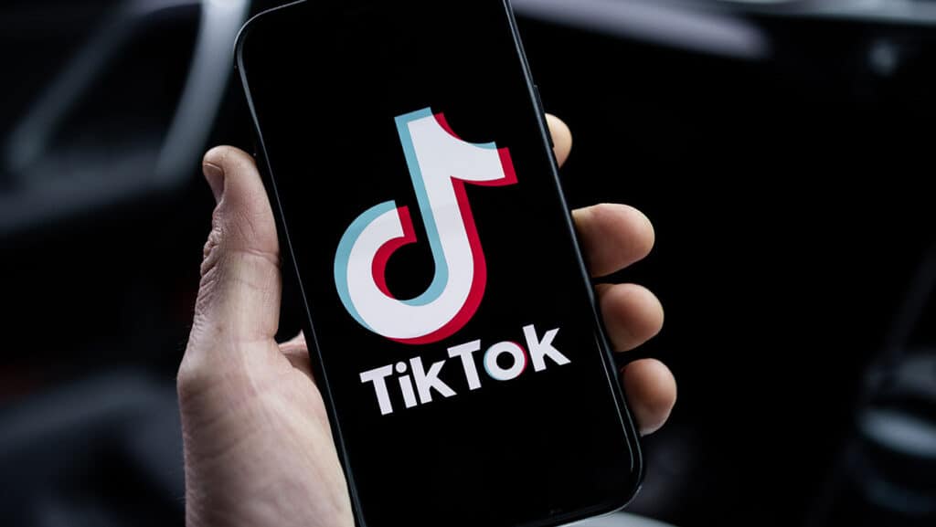 ЕС започва официално разследване на TikTok във връзка с възможни нарушения на онлайн съдържанието