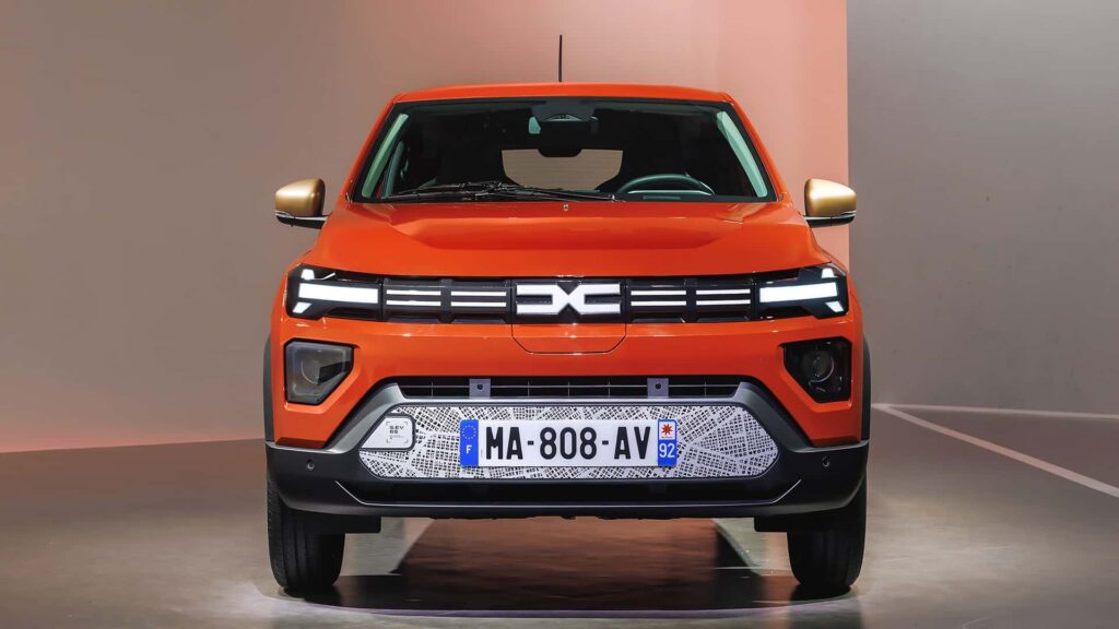 Новата Dacia Spring ще се предлага на същата достъпна цена, но е изцяло обновена