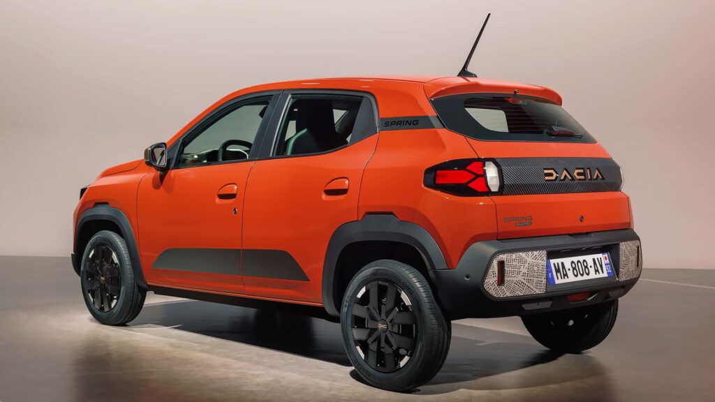 Новата Dacia Spring ще се предлага на същата достъпна цена, но е изцяло обновена