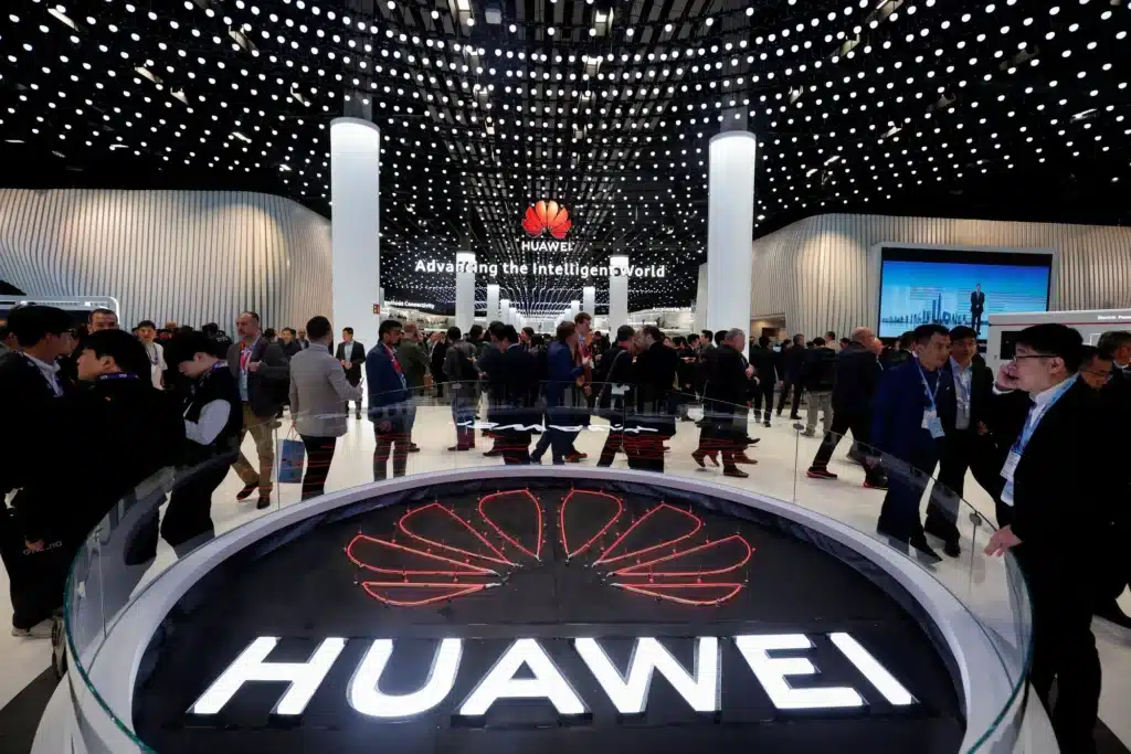 Huawei лека-полека преодолява санкциите: Компанията отчете ръст на чистата печалбата със 145%