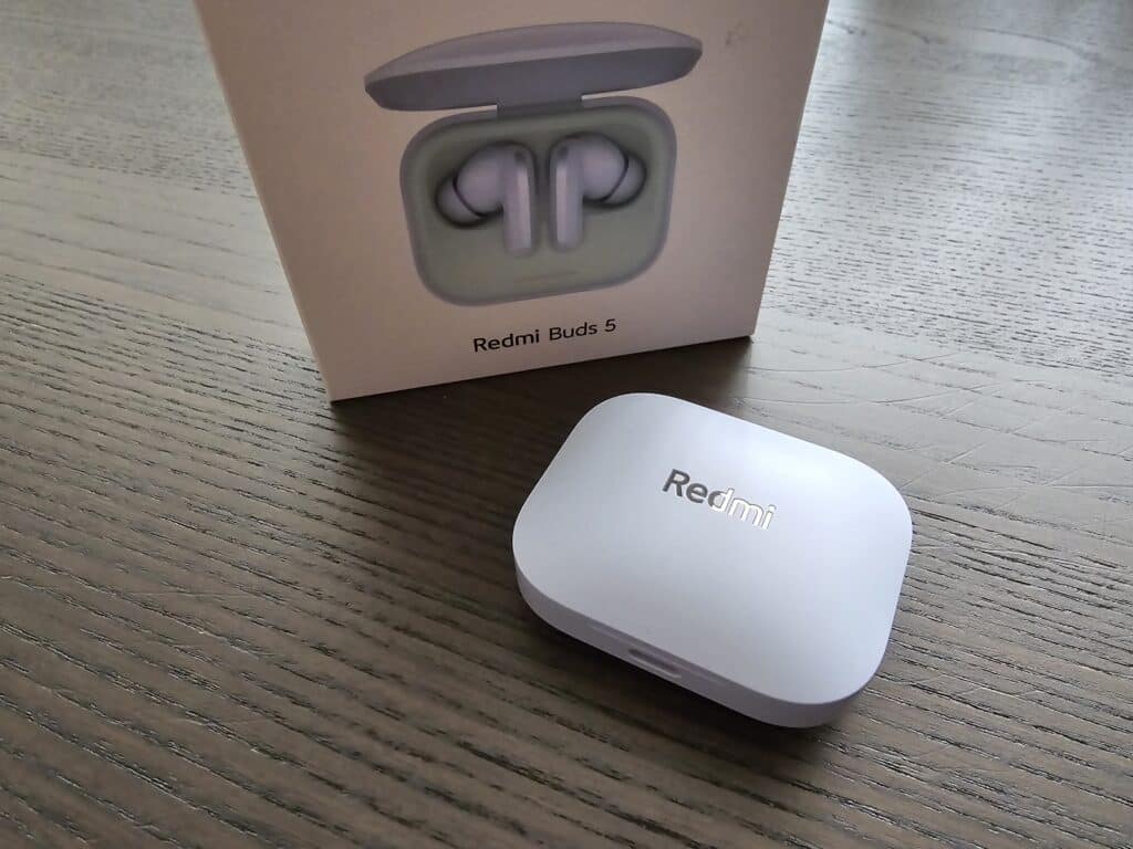 Redmi Buds 5: най-добрите TWS слушалки с шумопотискане под 100 лв?