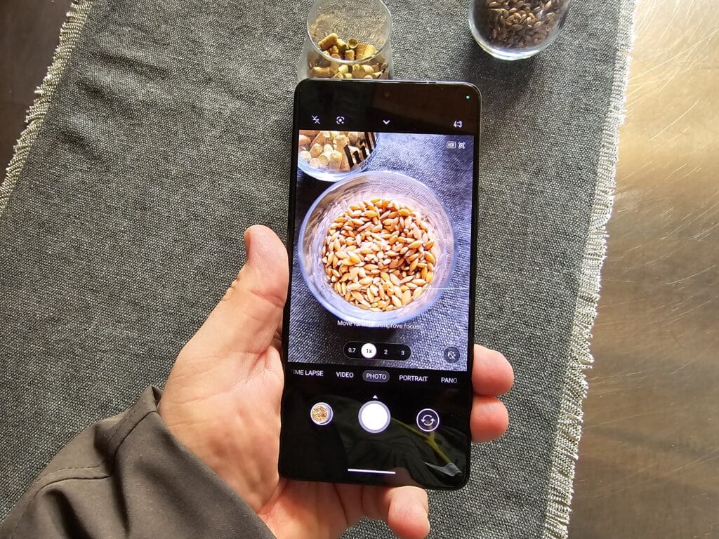 Asus Zenfone 11 Ultra: Наситен с функции флагман с невероятен живот на батерията