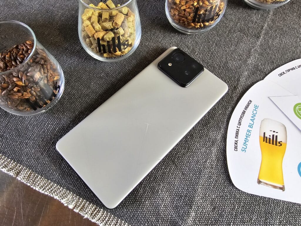 Asus Zenfone 11 Ultra: Наситен с функции флагман с невероятен живот на батерията