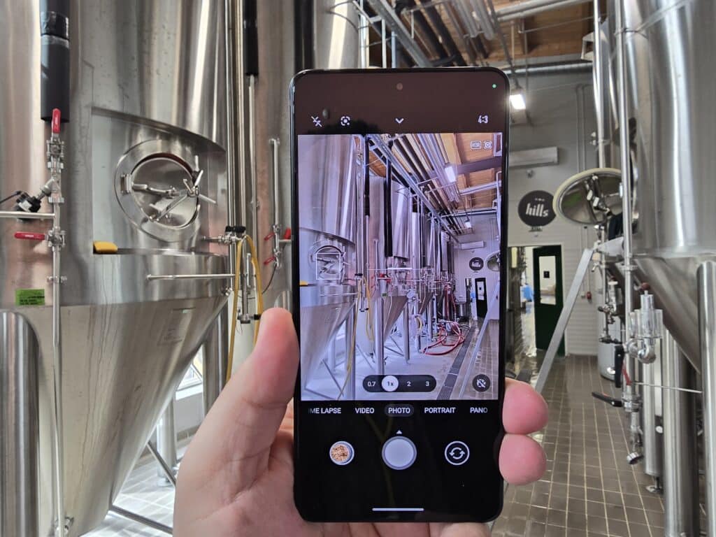 Asus Zenfone 11 Ultra: Наситен с функции флагман с невероятен живот на батерията