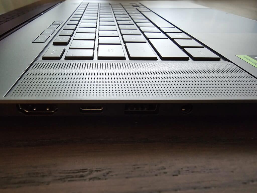 ROG Zephyrus G16 (GU605): Мощност, прецизност и елегантност