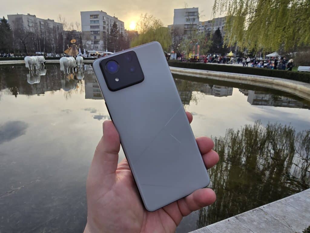 Asus Zenfone 11 Ultra: Наситен с функции флагман с невероятен живот на батерията