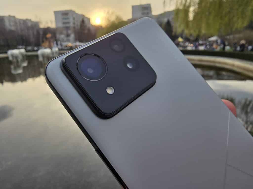 Asus Zenfone 11 Ultra: Наситен с функции флагман с невероятен живот на батерията