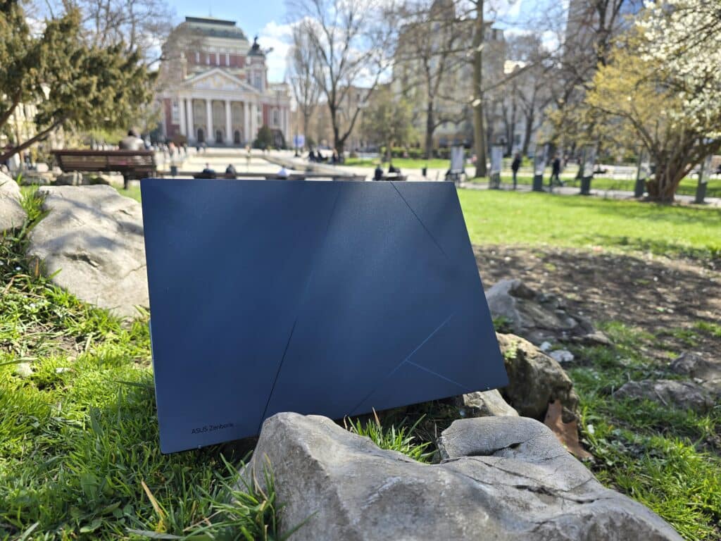 Asus Zenbook 14 OLED UX3405: на тази цена трудно ще намерите нещо по-добро