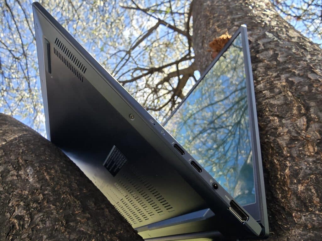 Asus Zenbook 14 OLED UX3405: на тази цена трудно ще намерите нещо по-добро