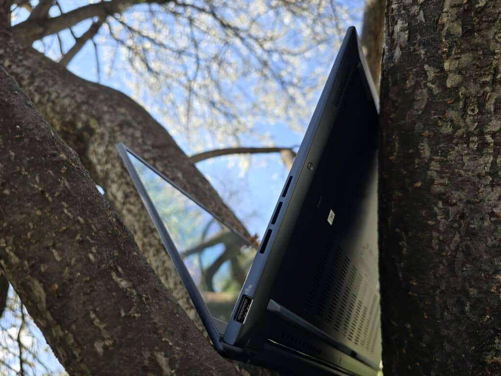 Asus Zenbook 14 OLED UX3405: на тази цена трудно ще намерите нещо по-добро