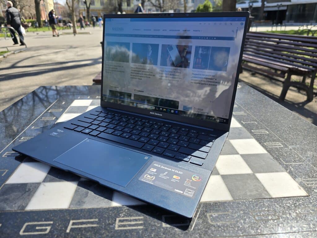Asus Zenbook 14 OLED UX3405: на тази цена трудно ще намерите нещо по-добро