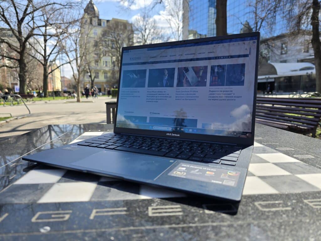 Asus Zenbook 14 OLED UX3405: на тази цена трудно ще намерите нещо по-добро