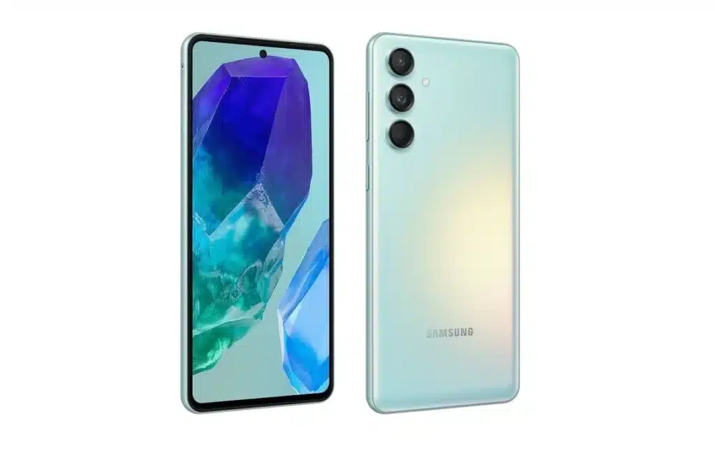 Ето това е Galaxy M55 – първият смартфон на Samsung с 50MP предна камера