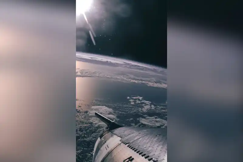Илън Мъск и SpaceX публикуваха зашеметяващи снимки на Земята, направени от космическия кораб Starship по време на неговия полет