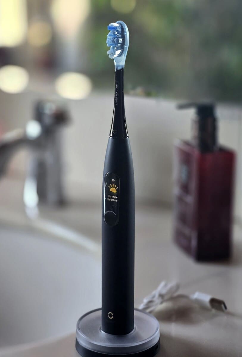 Четката за зъби Oclean X Ultra S WiFi Smart Sonic е алтернатива на Philips-Sonicare, но предлага WLAN, AI и сензорен екран