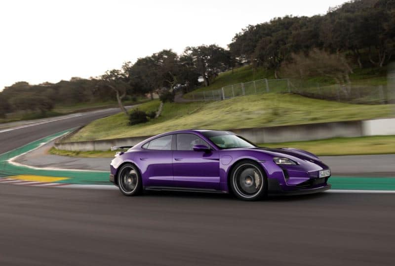Porsche представи най-мощния си модел в историята: електромобила Taycan Turbo GT с близо 1100 к.с.