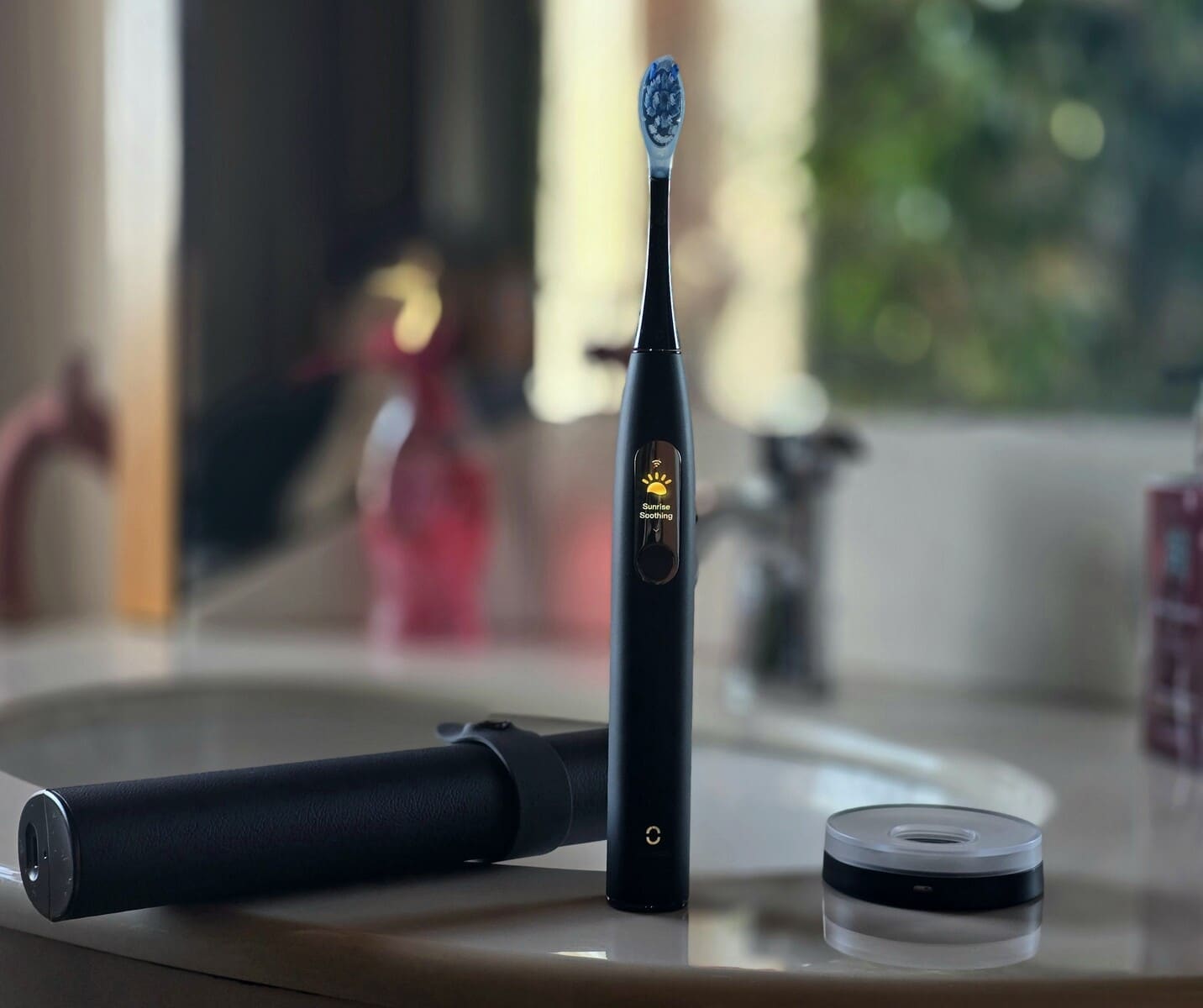 Четката за зъби Oclean X Ultra S WiFi Smart Sonic е алтернатива на Philips-Sonicare, но предлага WLAN, AI и сензорен екран