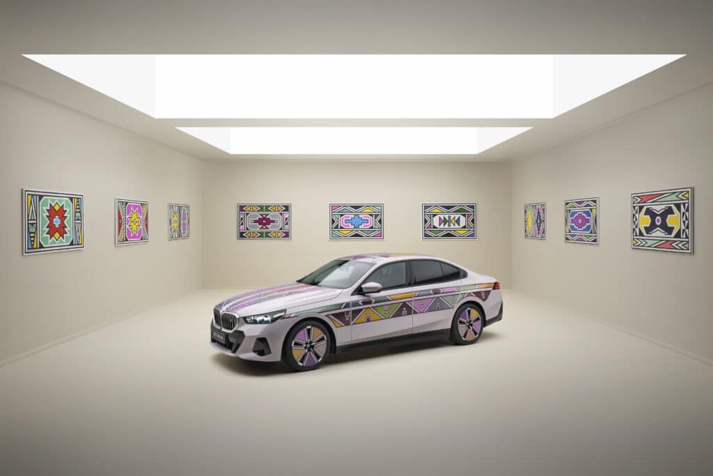 Изкуството среща иновациите: BMW i5 Flow NOSTOKANA