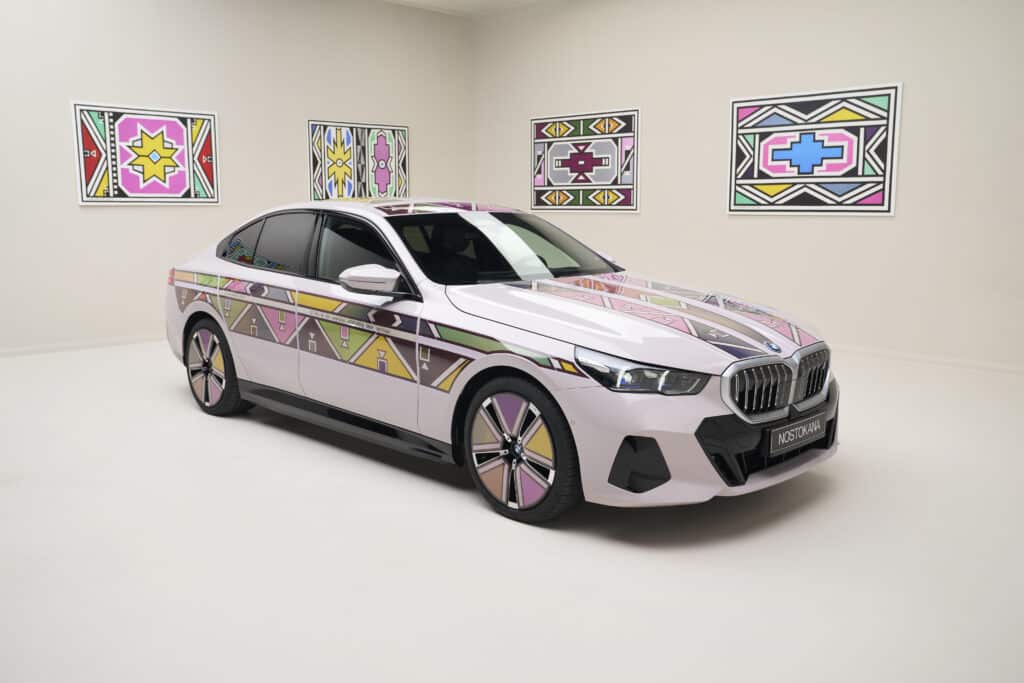 Изкуството среща иновациите: BMW i5 Flow NOSTOKANA