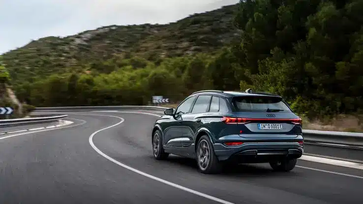 Audi представя изцяло електрическите Q6 e-tron и SQ6 e-tron с мощност до 510 к.с.