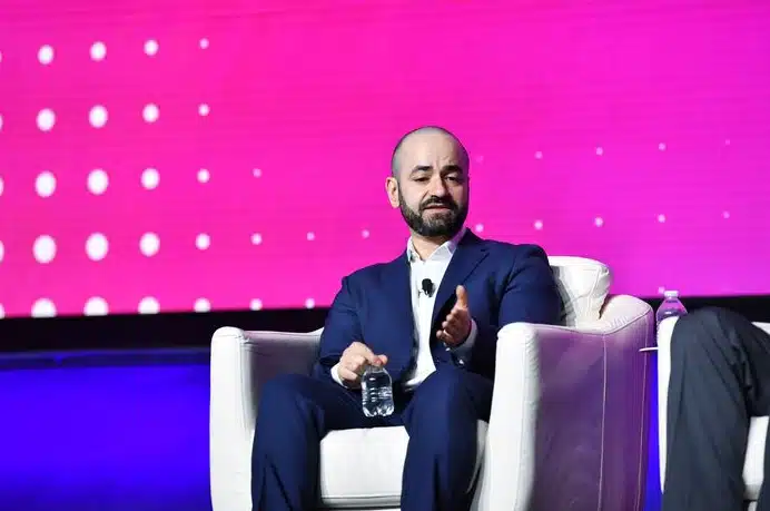 Властите в Нигерия са задържали двама ръководители на Binance, въпреки че компанията официално напусна местния пазар