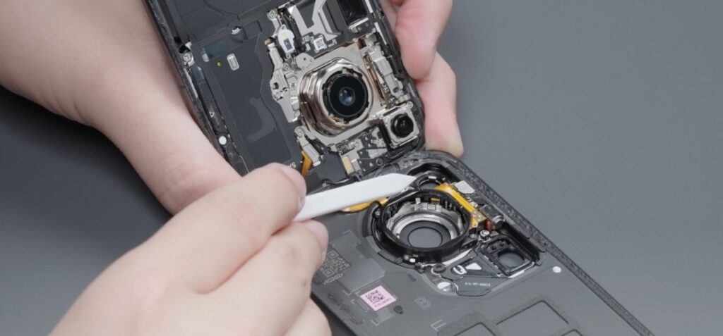 Разглобиха напълно Huawei Pura 70 Ultra и беше показана прибиращата се камера