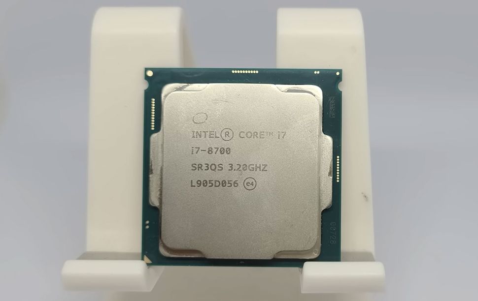 В Япония пуснаха вендинг машина с процесори на Intel вместо играчки – работещ Core i7-8700 ще струва ,25 (но има условие)