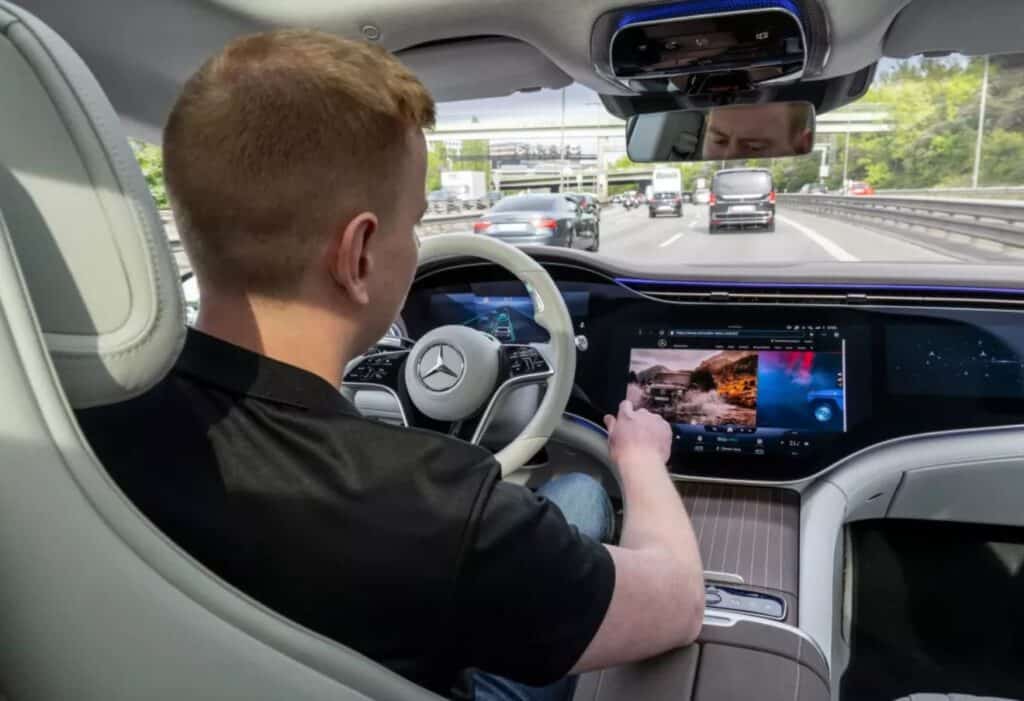 Mercedes-Benz започна да продава автомобили с автопилот 3-то ниво в САЩ