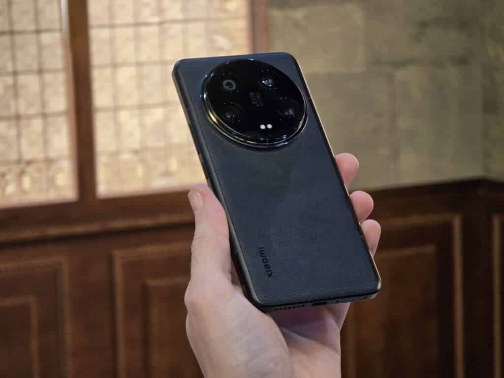 Продажбите на дългоочаквания смартфон Xiaomi 14 Ultra стартират в България от 4 април със специална оферта