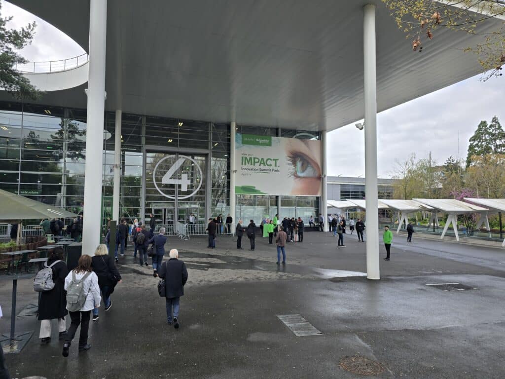 На Innovation Summit в Париж Schneider Electric обявява последните си иновации и сътрудничества