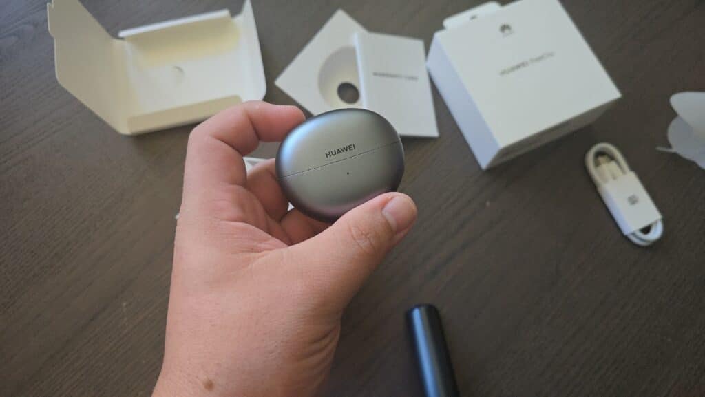 Huawei FreeClip – леки слушалки с иновативен дизайн и отличен комфорт при носене
