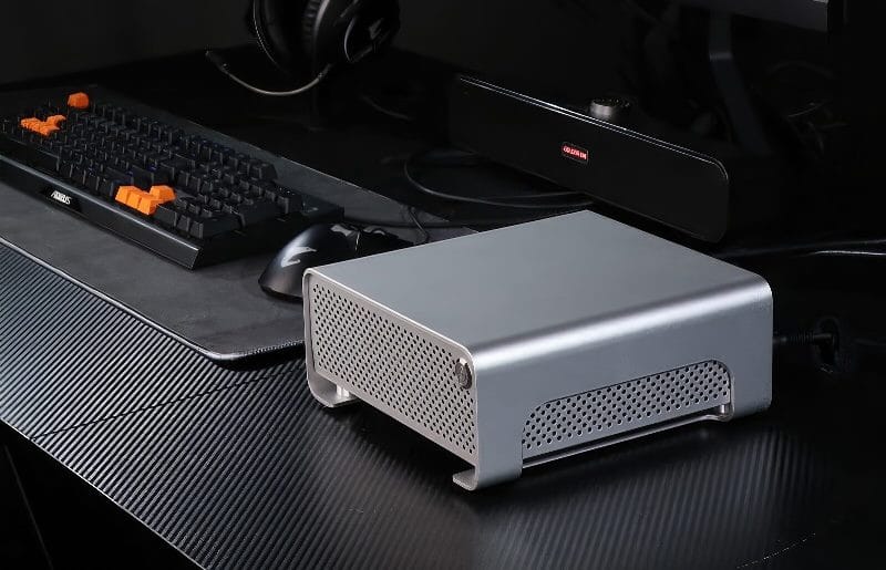 Gigabyte представи мини-компютъра Metal Gear Plus ITX, който е базиран на настолните процесори AMD Ryzen 8000G