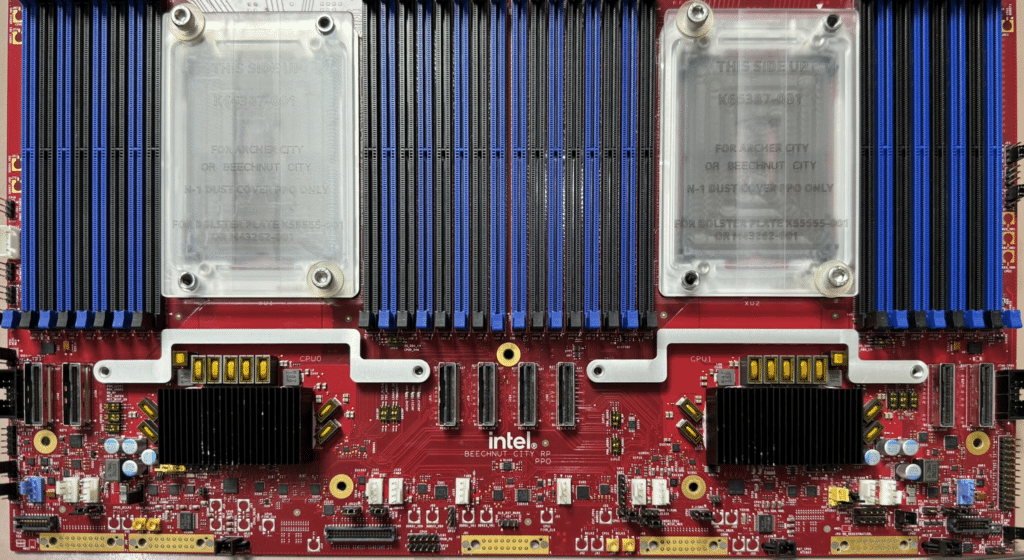 Появиха се снимки на LGA 4710 базирана референтна платка за чиповете Intel Xeon 6 Granite Rapids и Sierra Forest
