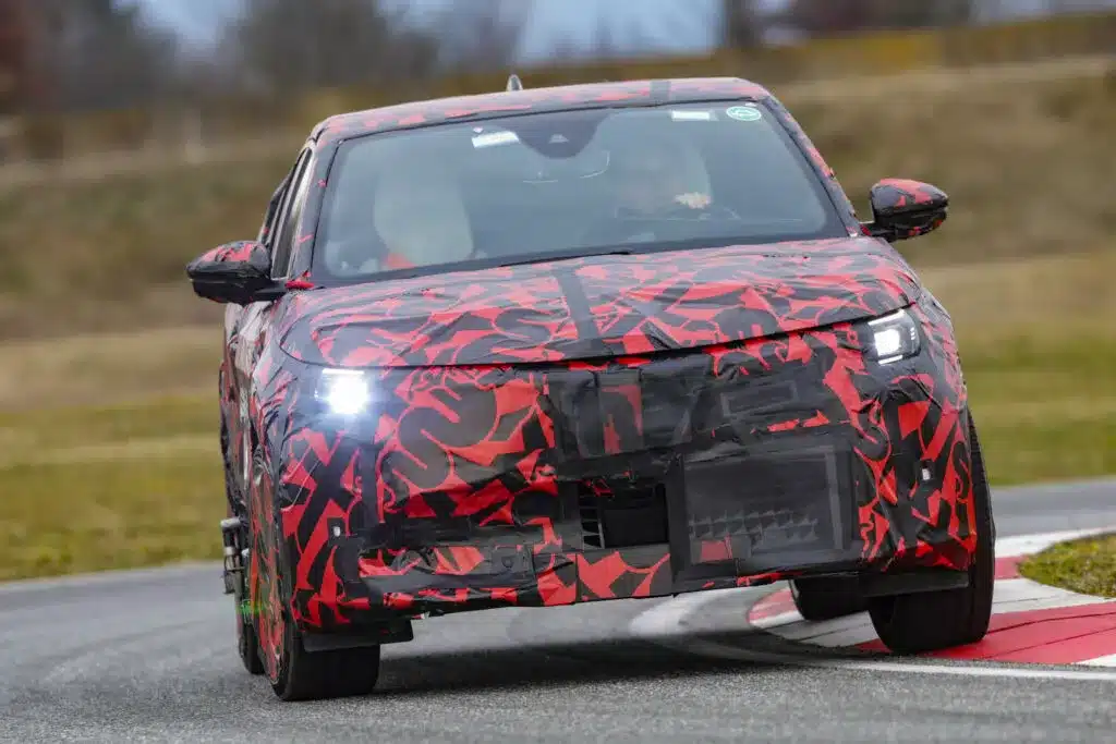 Alfa Romeo Milano: Гледайте представянето на първия електромобил на марката