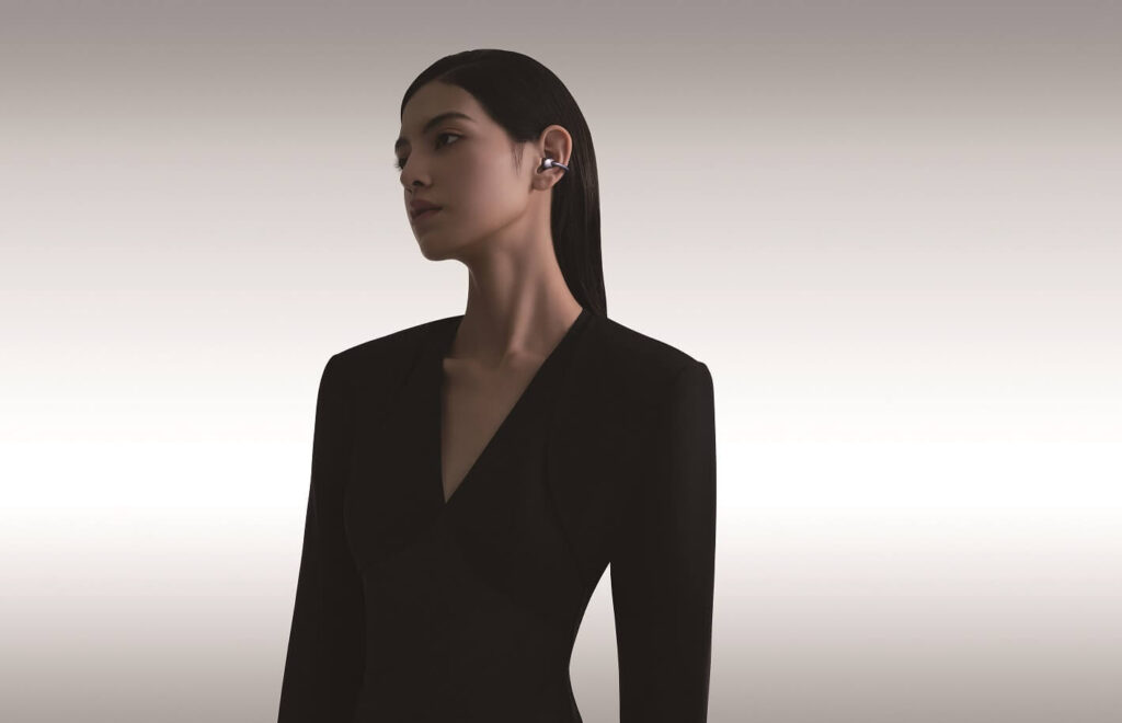 Open-Ear слушалките Huawei FreeClip вече могат да се закупят в България в комплект с Huawei Band 8