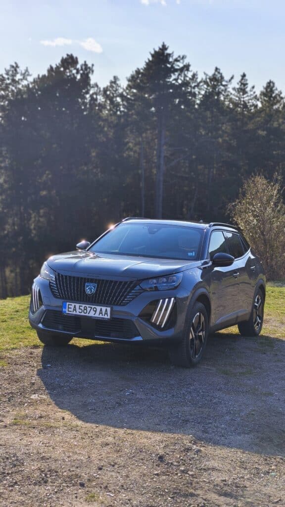 Новият Peugeot e-2008 носи редица подобрения и остава един от най-добрите семейни електромобили