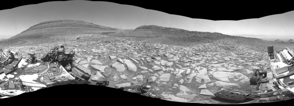 Марсоходът Curiosity търси нови улики за вода на Марс в миналото