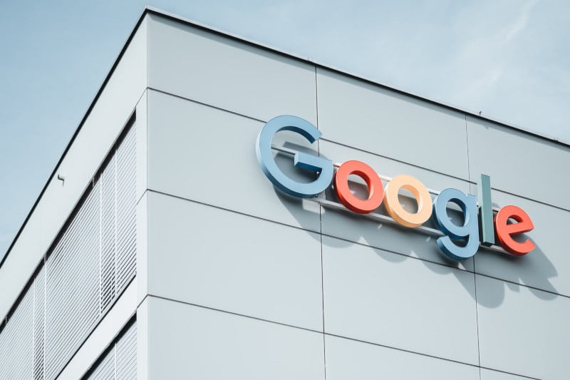 Apple привлече десетки инженери от Google и откри своя тайна ИИ-лаборатория в Швейцария