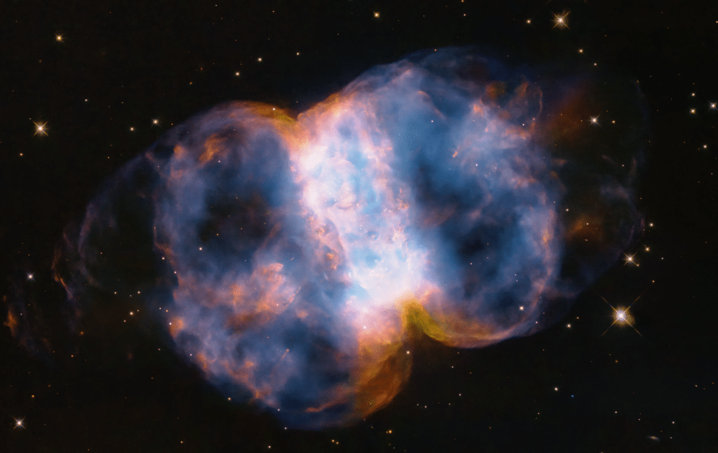 Hubble отпразнува 34-та годишнина с поглед към мъглявината M76