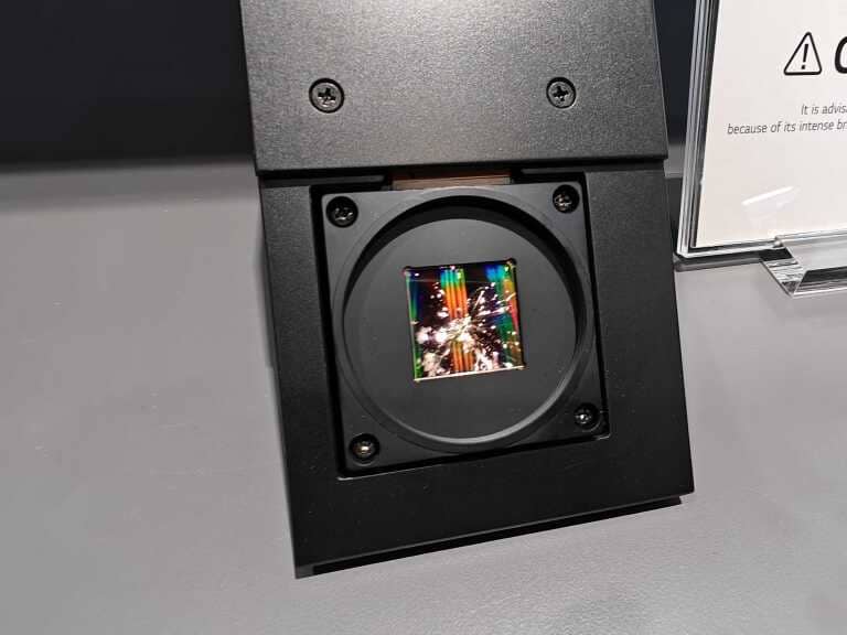 LG представи Micro-OLED дисплей с рекордно висока плътност на пикселите