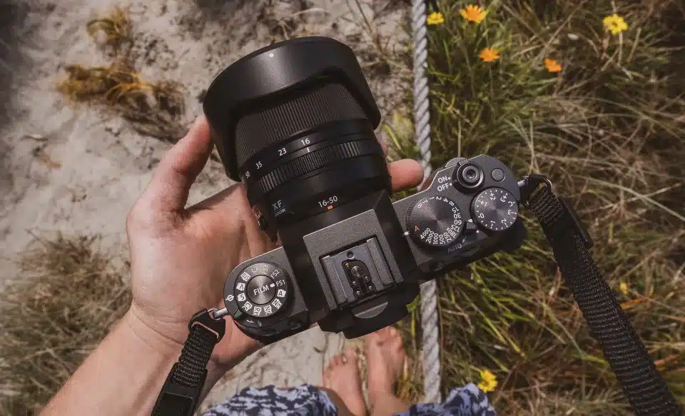 Fujifilm представи безогледалните фотоапарати X-T50 и GFX 100S II на цени 00 и 99