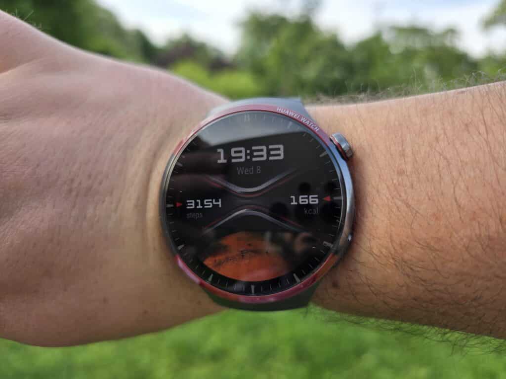 Излитаме в космоса с новия HUAWEI WATCH 4 Pro Space Edition