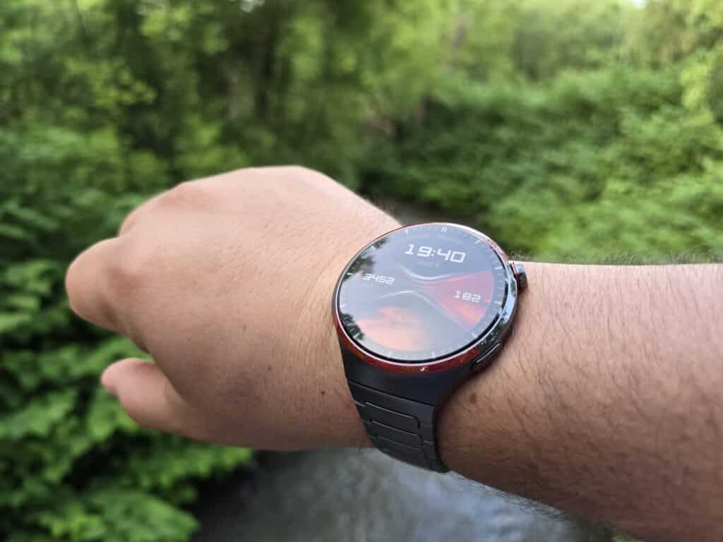 Излитаме в космоса с новия HUAWEI WATCH 4 Pro Space Edition