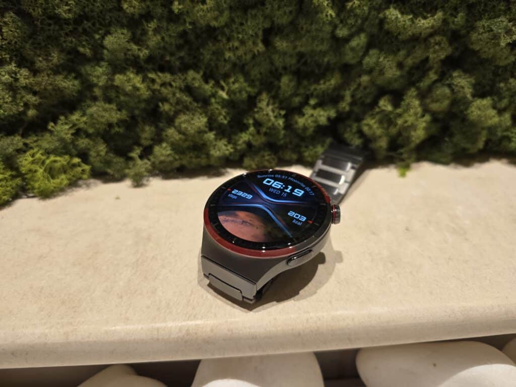 Излитаме в космоса с новия HUAWEI WATCH 4 Pro Space Edition