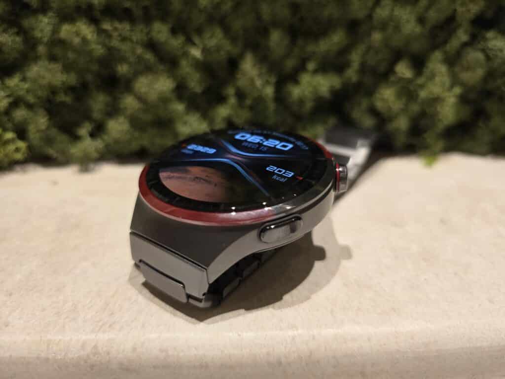 Излитаме в космоса с новия HUAWEI WATCH 4 Pro Space Edition
