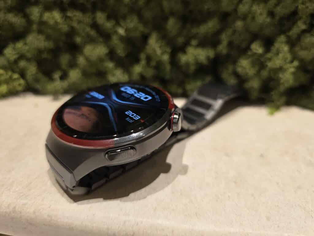 Излитаме в космоса с новия HUAWEI WATCH 4 Pro Space Edition