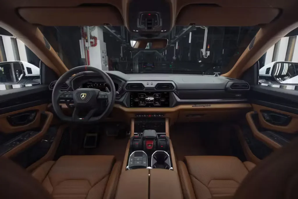 Lamborghini заменя модела Urus S с хибриден Urus SE, който разполага с близо 800 коня