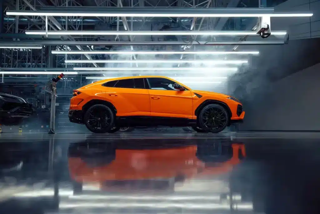 Lamborghini заменя модела Urus S с хибриден Urus SE, който разполага с близо 800 коня
