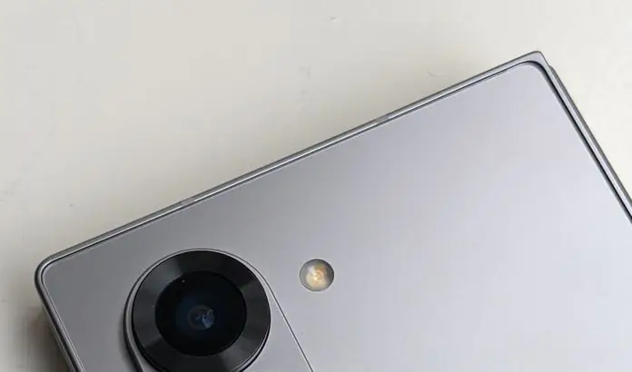 Инсайдер показа външния екран и камерите на Samsung Galaxy Fold6